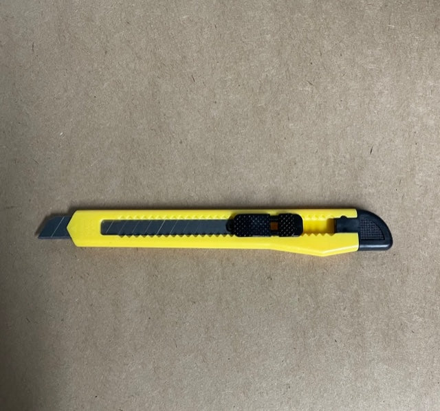 Retractable Safety Knife with Olfa breakaway blade